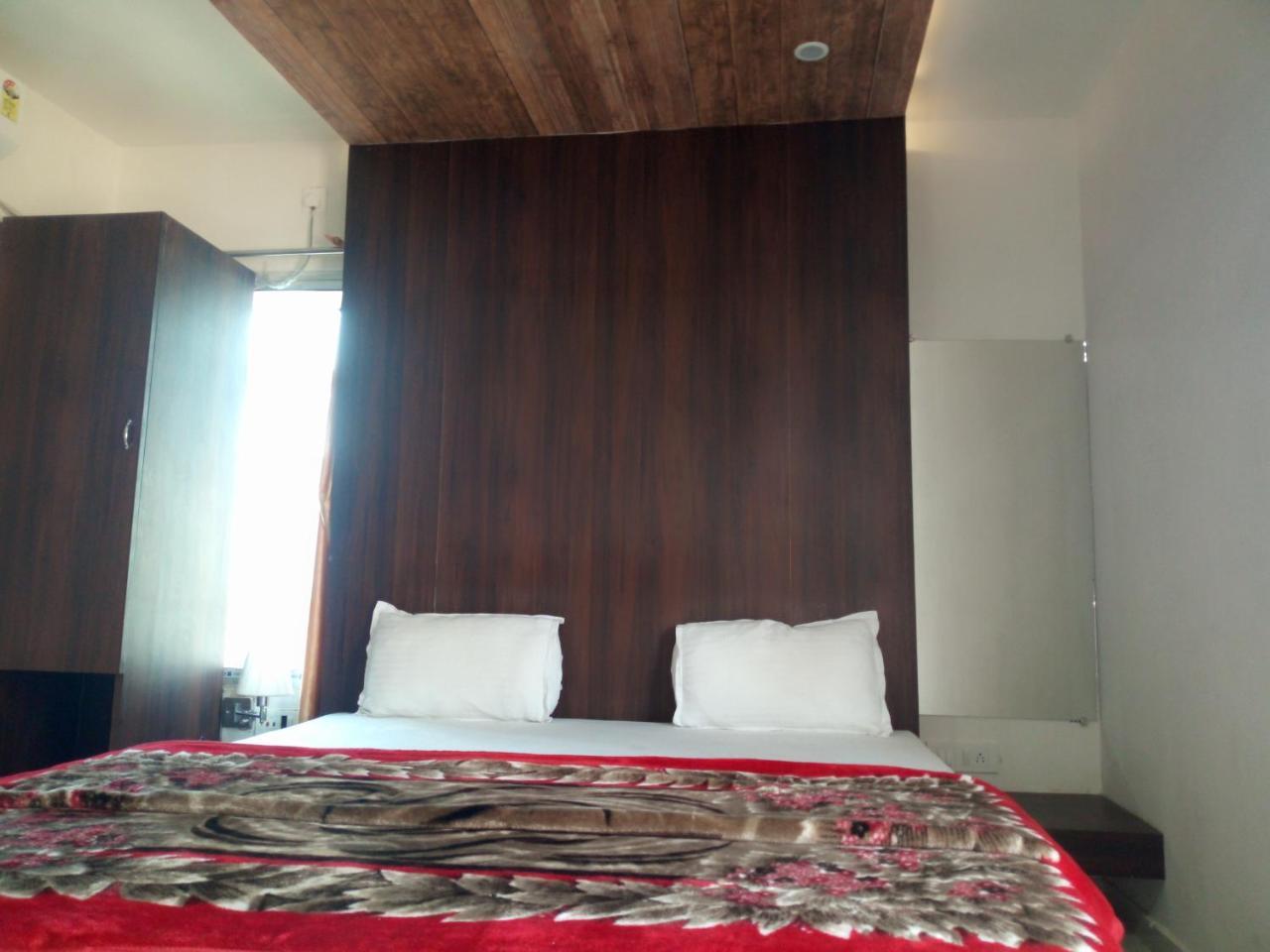 Hotel Rudraksha Inn Deoghar Exteriör bild